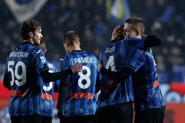 Atalanta quedó a un punto de la zona de Champions.
