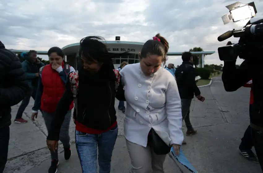El dolor de los familiares en la Base Naval