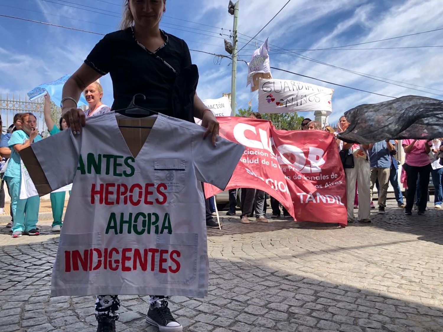 Los trabajadores del Sistema Integrado de Salud Pública volvieron a manifestarse por mejoras salariales.