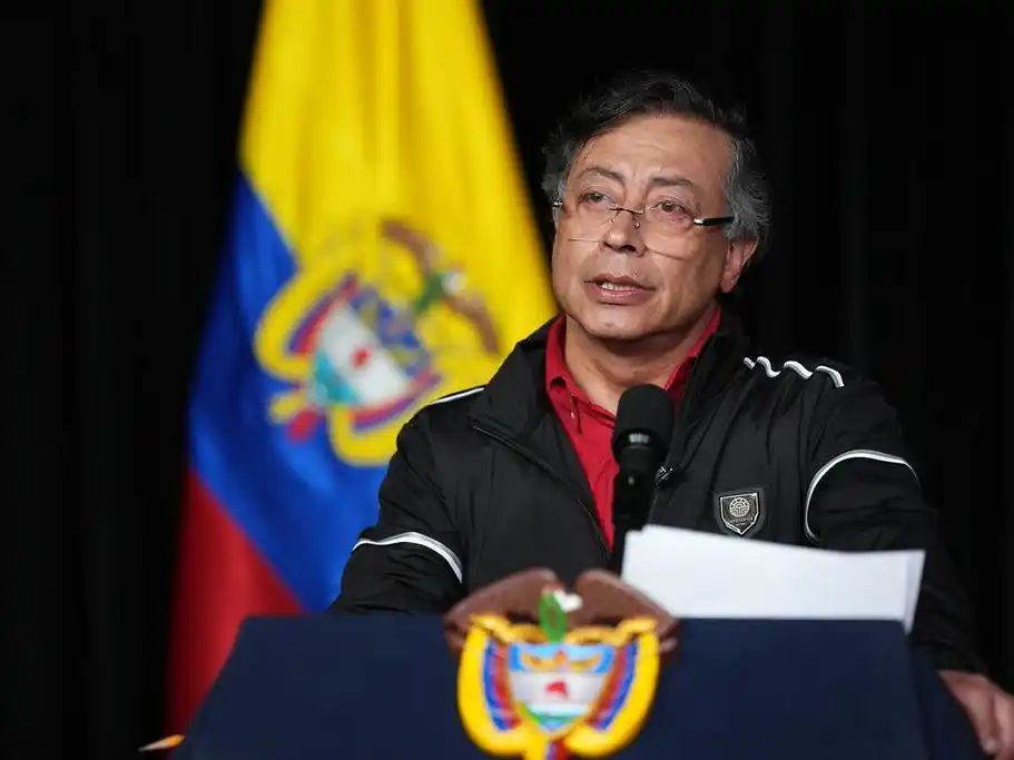 Petro celebra fallo judicial que mantiene vigente el salario mínimo para 2026