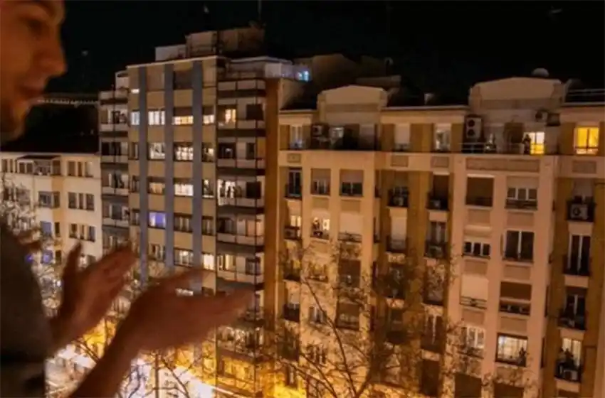 Cuarentena: desde los balcones y con música, también enfrentamos al Coronavirus