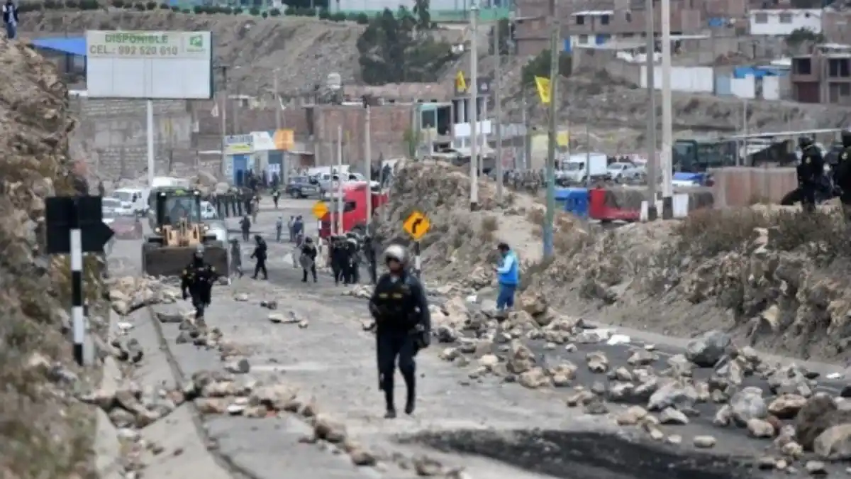 ¡PROTESTEN, PERO PASITO! Presidenta de Perú se atreve a condicionar las manifestaciones