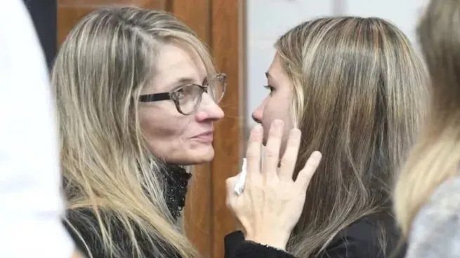 Yamina Kroh junto a su hija Nahir Galarza.
