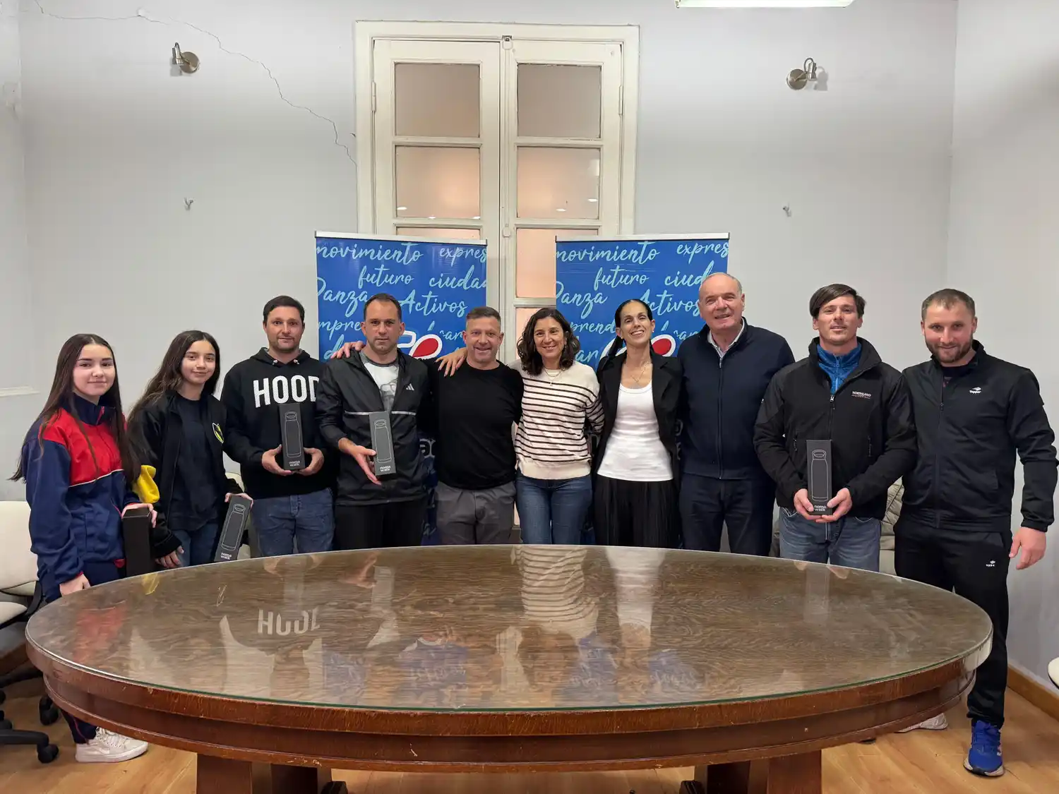 La senadora hizo entrega de becas en Villa Cañás.