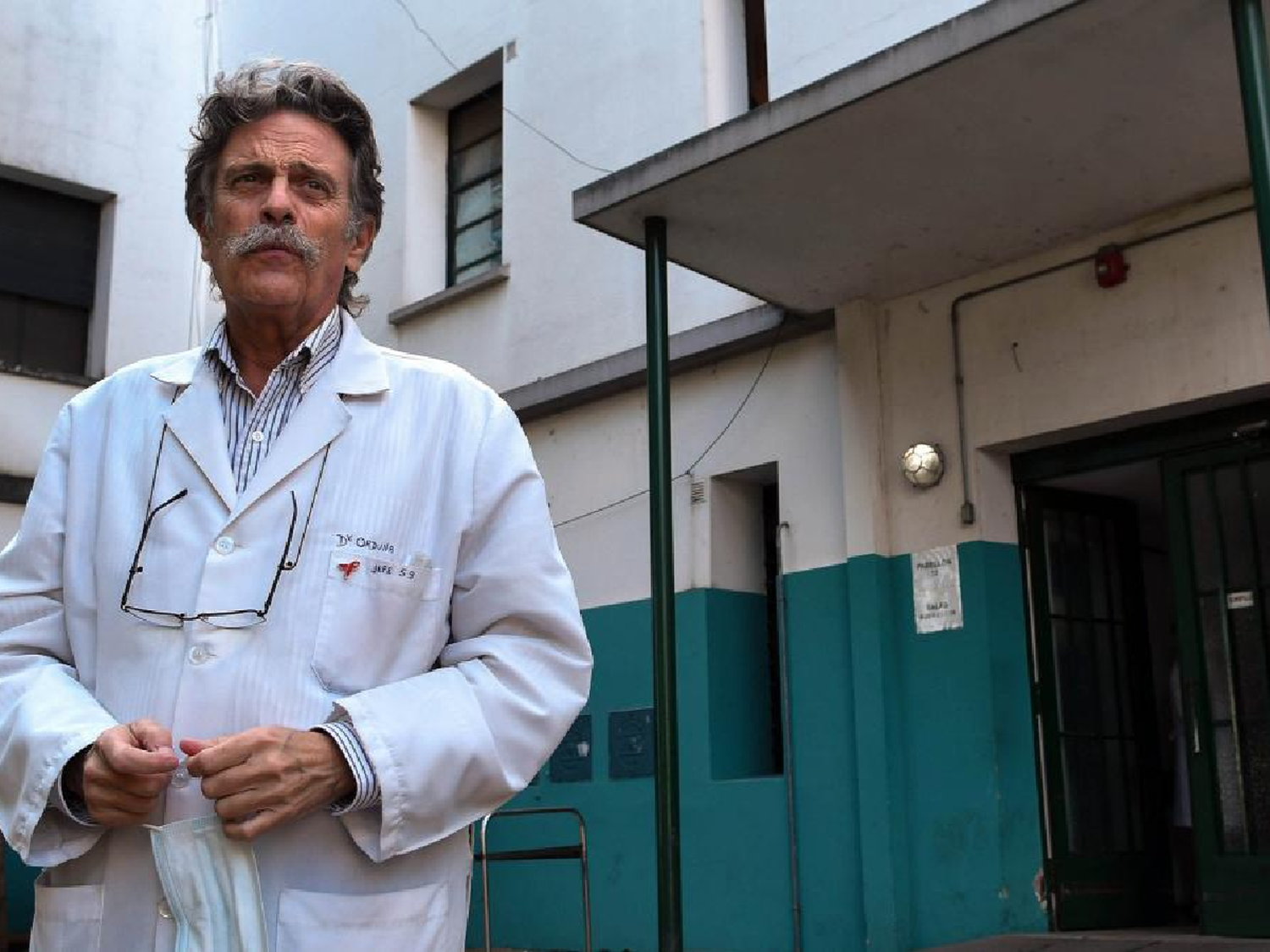 Un infectólogo recordó que la pandemia "no terminó" y pidió "no relajarse" en las fiestas