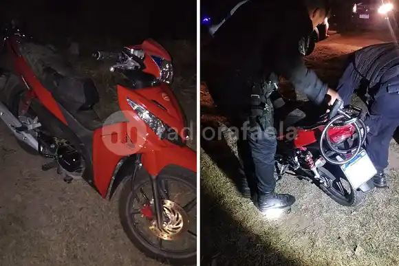Entre los pastizales, encontraron una moto robada y abandonada cerca de la Terminal de Ómnibus