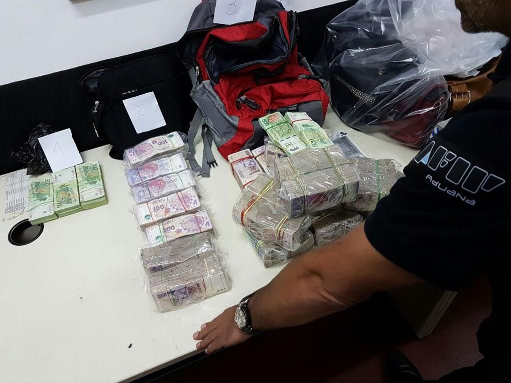 Intentaban ingresar dinero no declarado desde Paraguay