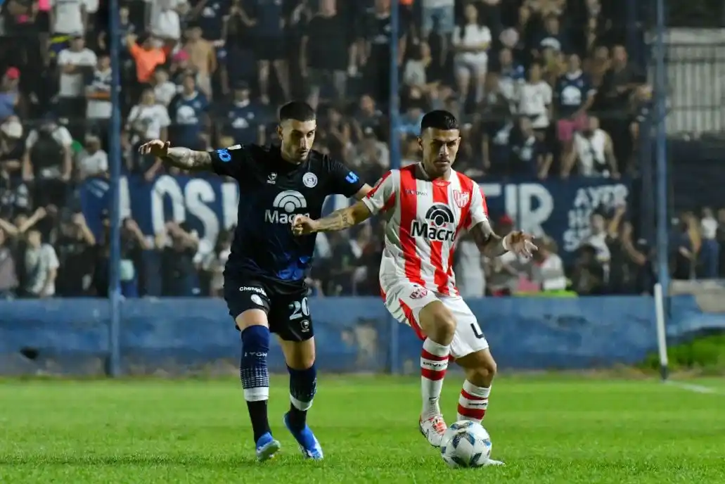 Instituto ganó y alcanzó a River en la punta de la zona A
