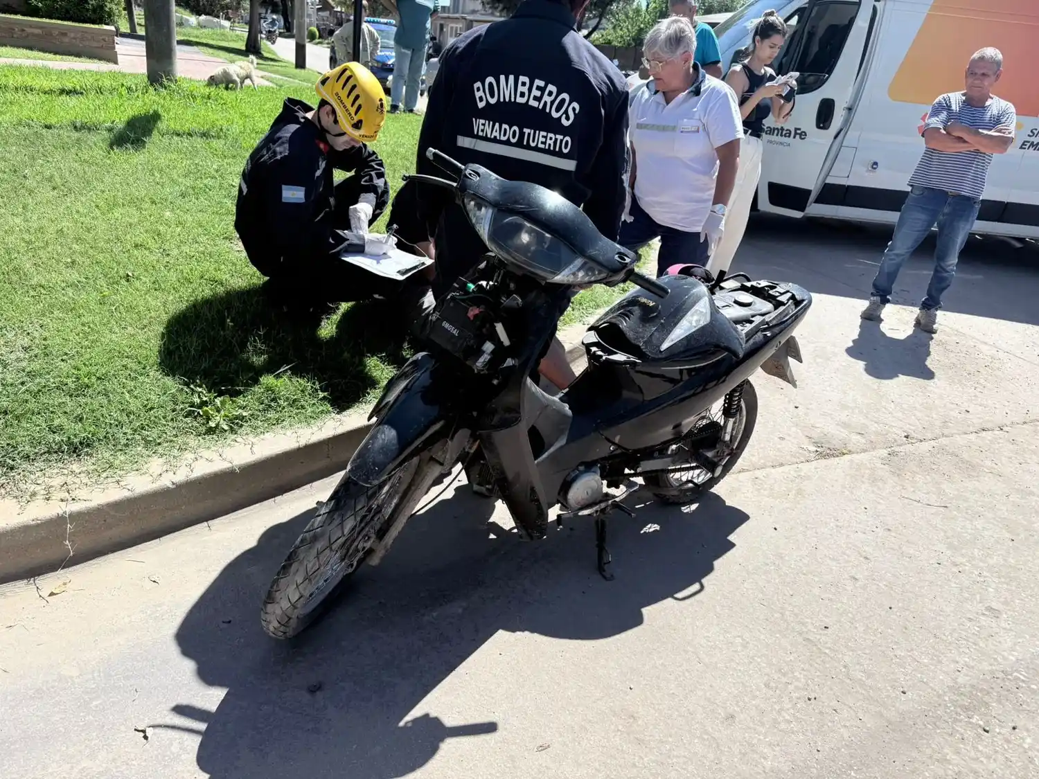 La moto, una de las protagonistas del siniestro.