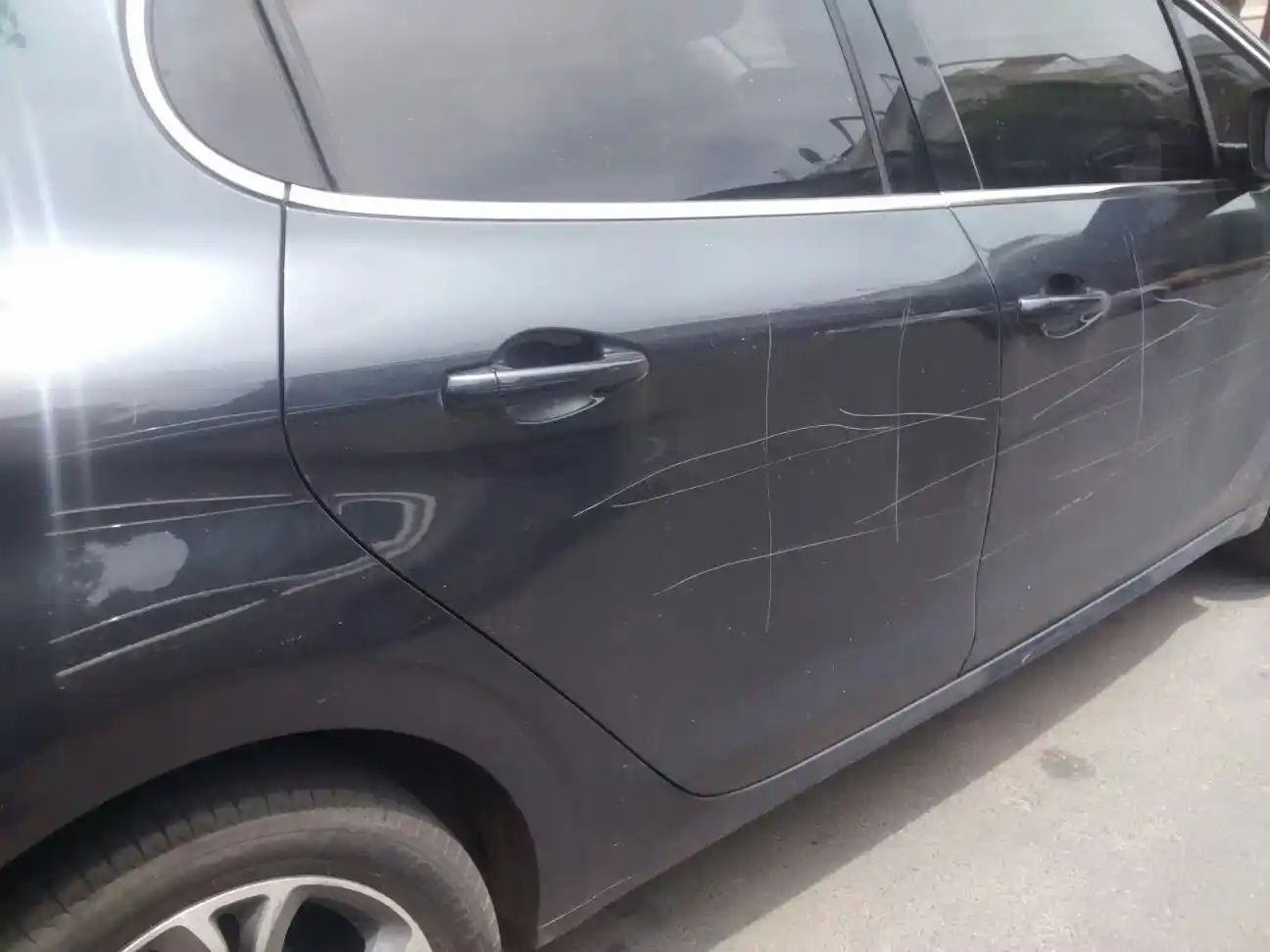 Junín: Atacaron el auto de Petrecca en la puerta de la Municipalidad