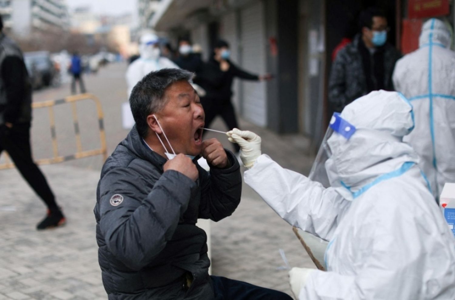 Shanghai anunció nuevos test masivos tras detectar un nuevo récord de casos