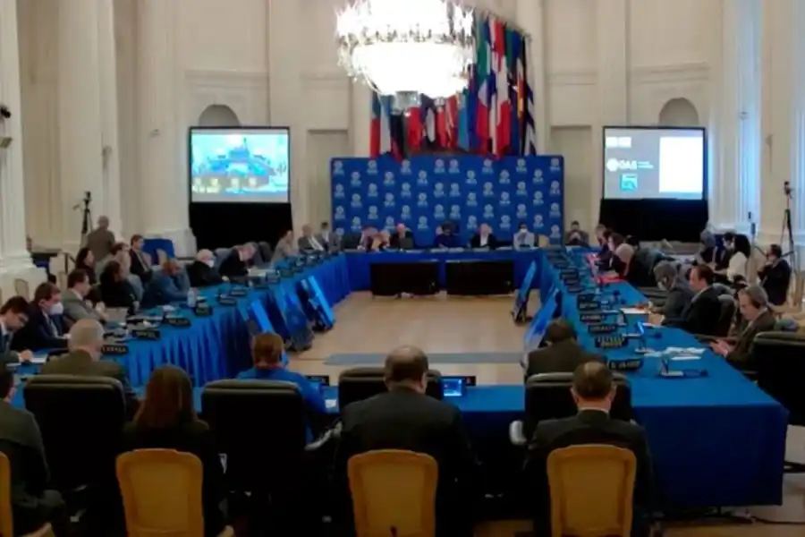 Con la abstención de la Argentina, Brasil y México la OEA votó suspender a Rusia como observador permanente de la organización