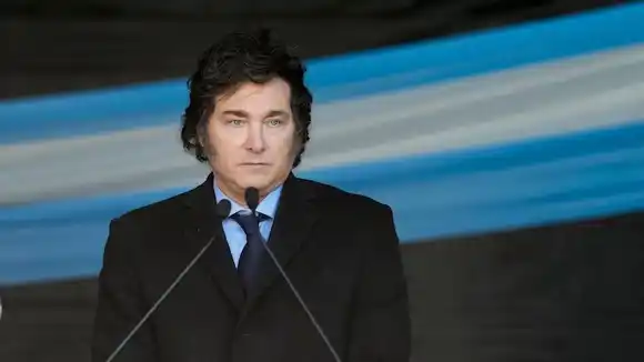 ¿Crecer con cepo?: el plan de Milei sumó más dudas sobre cuándo se levantarán las restricciones al dólar