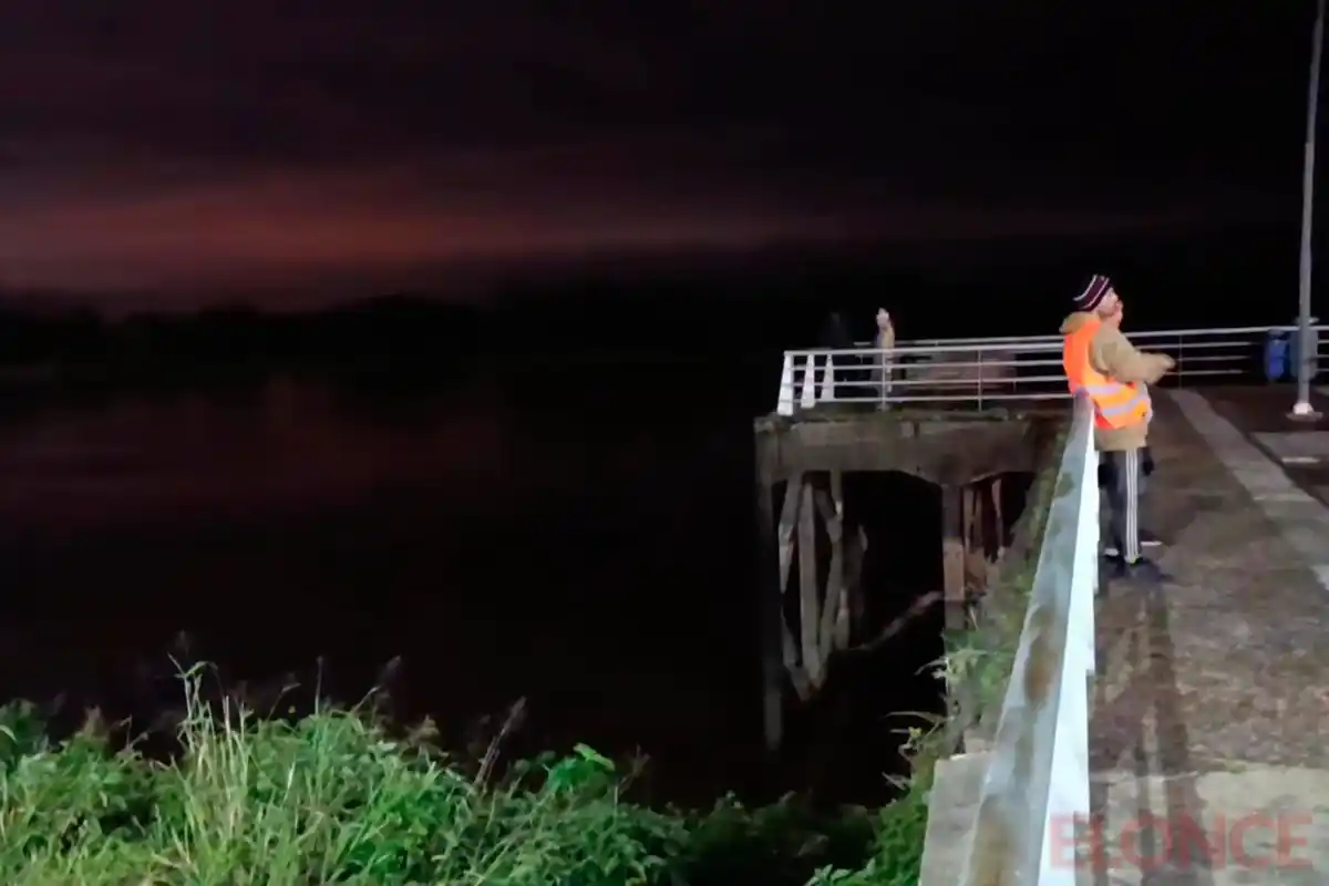 Paraná: buscan a un hombre que se arrojó al río durante la madrugada