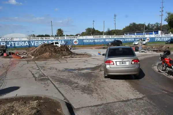 Seguridad vial: Avanza el hormigonado en la nueva rotonda de calle Machado y Escribano