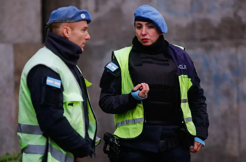 La Policía Local, "camuflada" por el nuevo uniforme