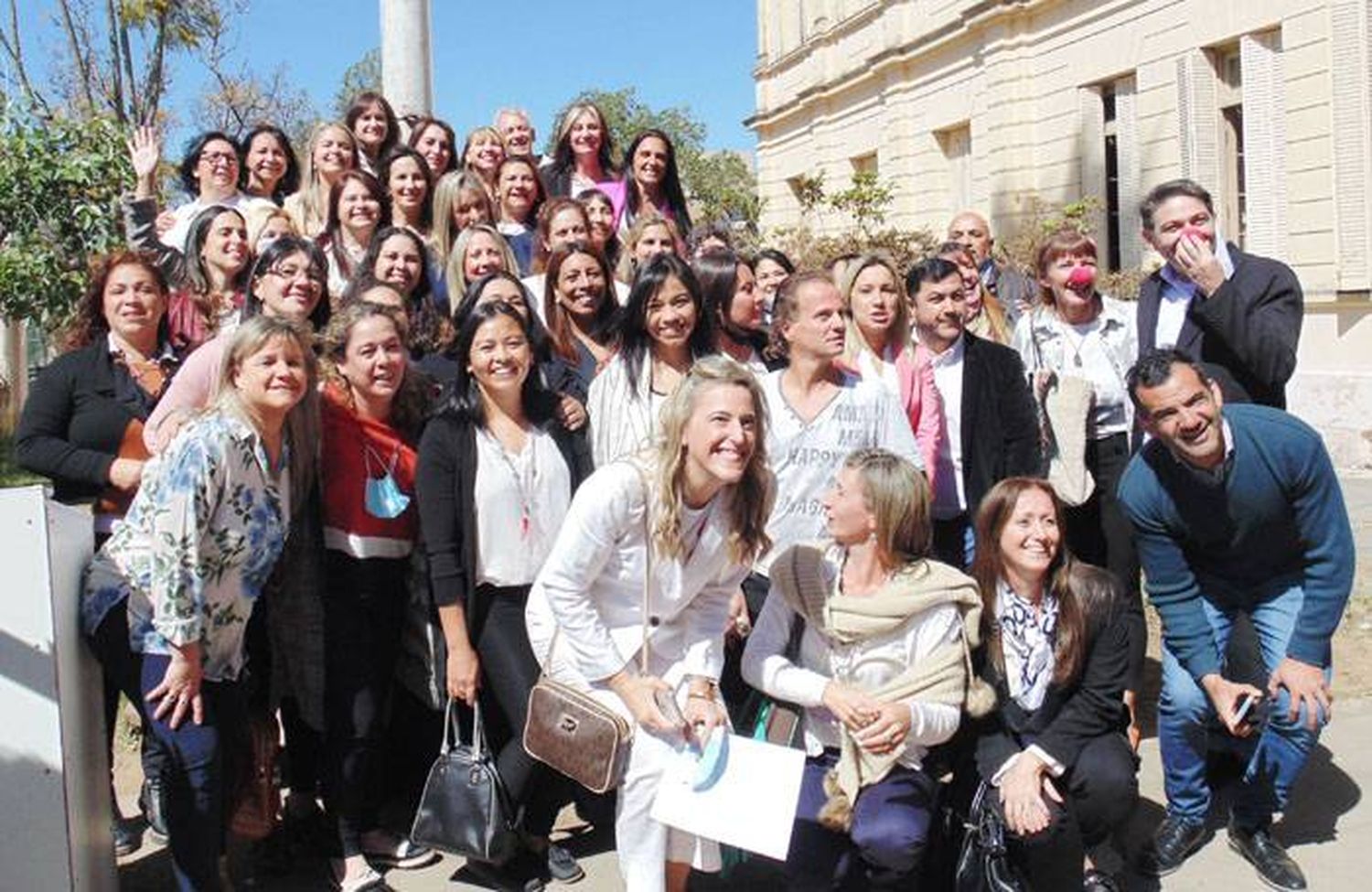 Promociones de Oro y Plata reunidas en la Escuela Normal