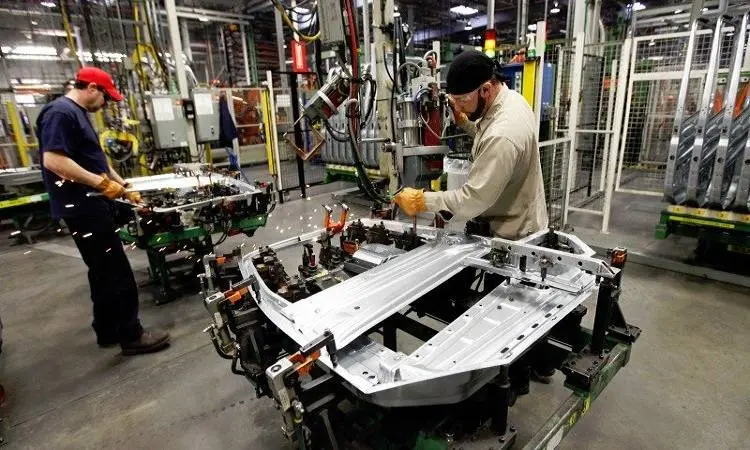 Cayó la actividad en enero: La industria retrocedió 5,5% y la construcción 3,9%
