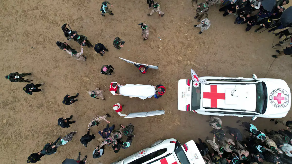 Tras entregar a los 20 sobrevivientes, Hamas sólo envió 4 de los 28 rehenes fallecidos a Israel.