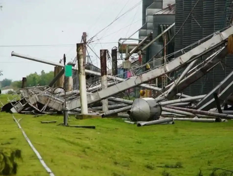 Un tornado causó estragos en el sur de Santa Fe y dejó a la localidad de Bombal sin luz