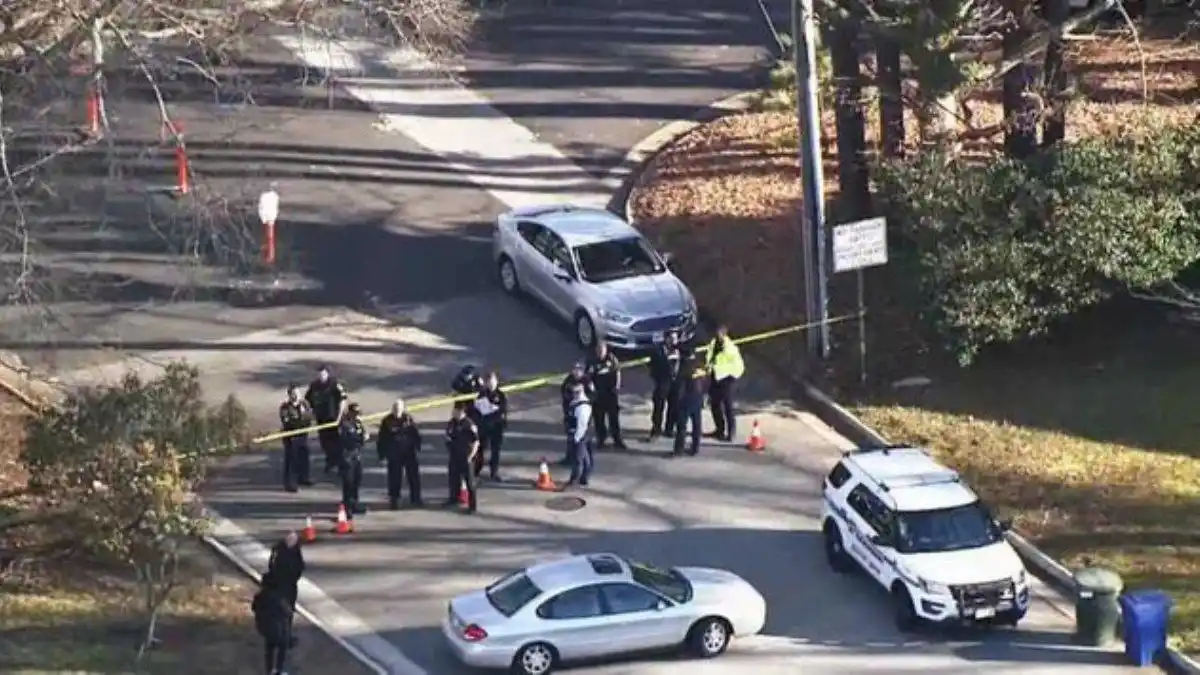 ¡SÍ, EN EE.UU.! Niño de 6 años disparó contra su maestra y la dejó grave
