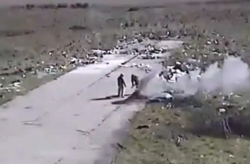 Infraccionaron a dos personas por arrojar basura en la vía pública