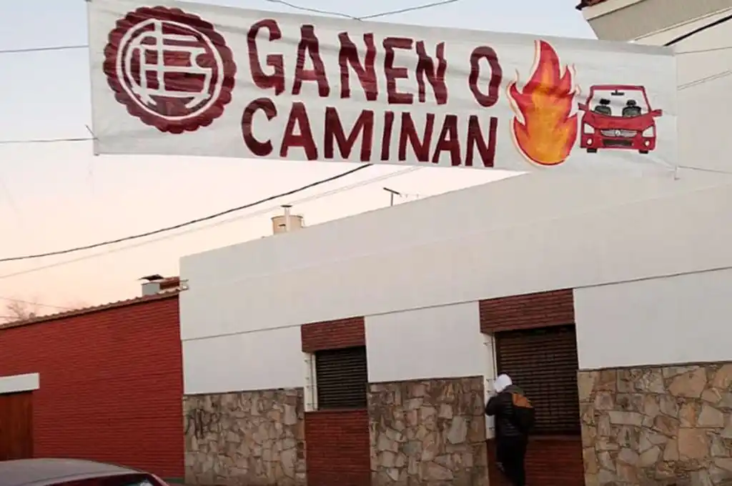 Con pasacalles, amenazaron al plantel de Lanús: “Ganen o caminan”