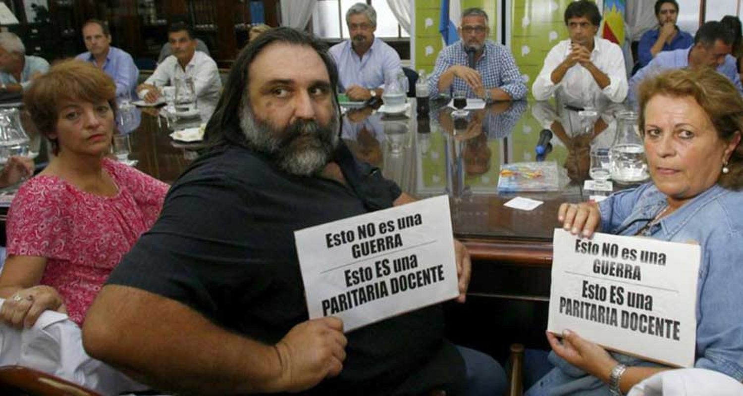 Los gremios docentes exigen una respuesta del gobierno y no descartan paros