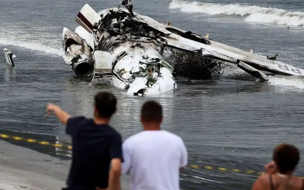 La hipótesis inicial sobre el accidente está relacionada con las dimensiones de la pista y el tipo de avioneta.