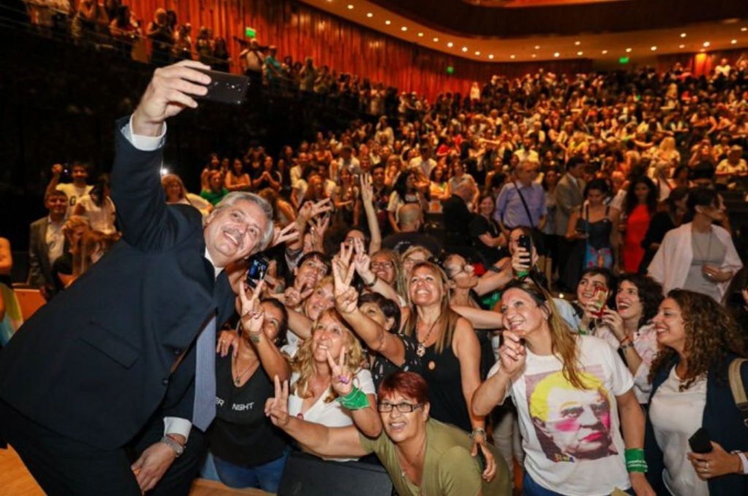 “Me enseñaron a no decirles feliz día”, afirmó Fernández