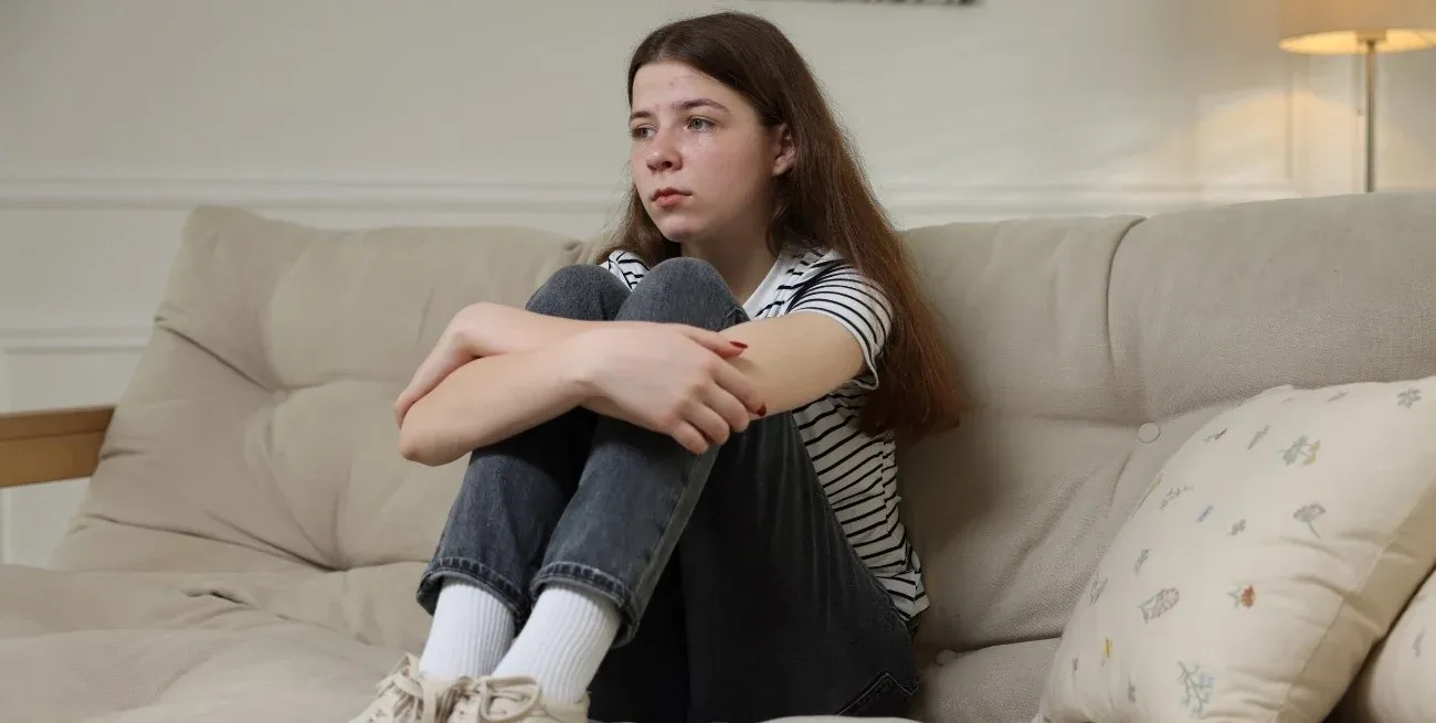 Detectar señales tempranas: aislamiento, cambios de humor, encierro prolongado, gestos de tristeza.