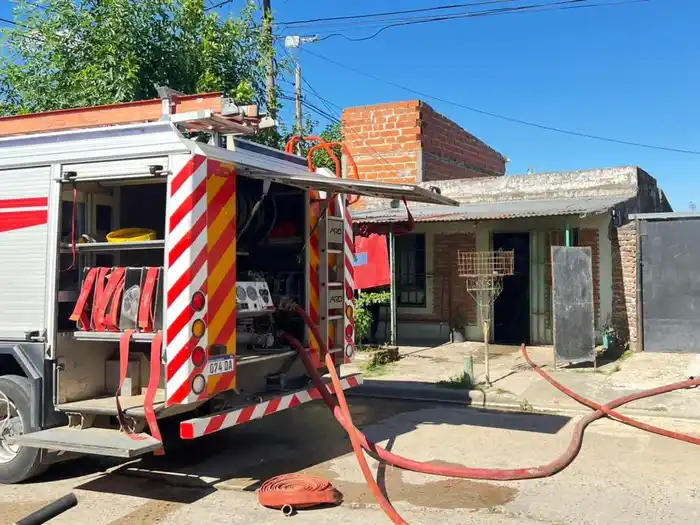 Incendio en una vivienda de calle Ite. Quintana: una mujer debió ser asistida por inhalación de humo
