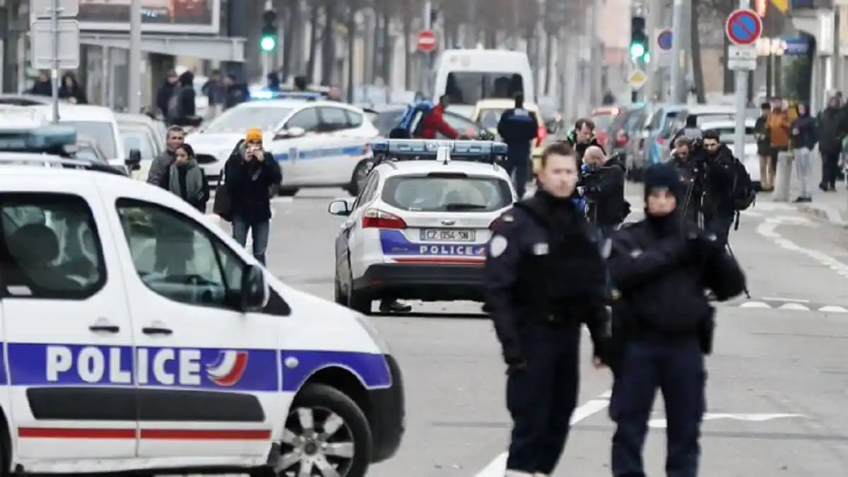ARRESTAN A SUJETO tras ataque a  cuchillo contra varios niños en Francia