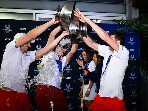 El festejo del equipo polaco en Sidney.