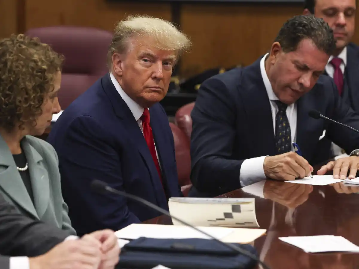 Donald Trump se declaró no culpable de 34 cargos, fue arrestado y luego quedó libre