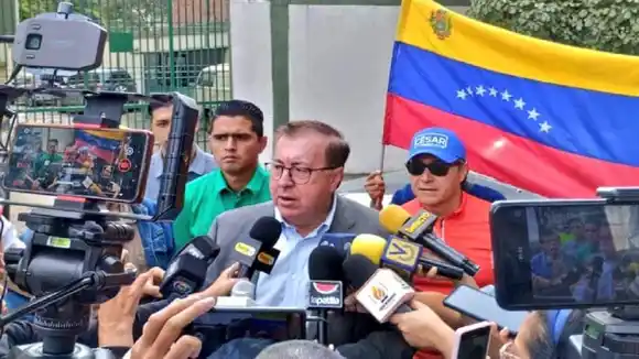 Pérez Vivas llama a declararse «EN VIGILIA por la democracia»