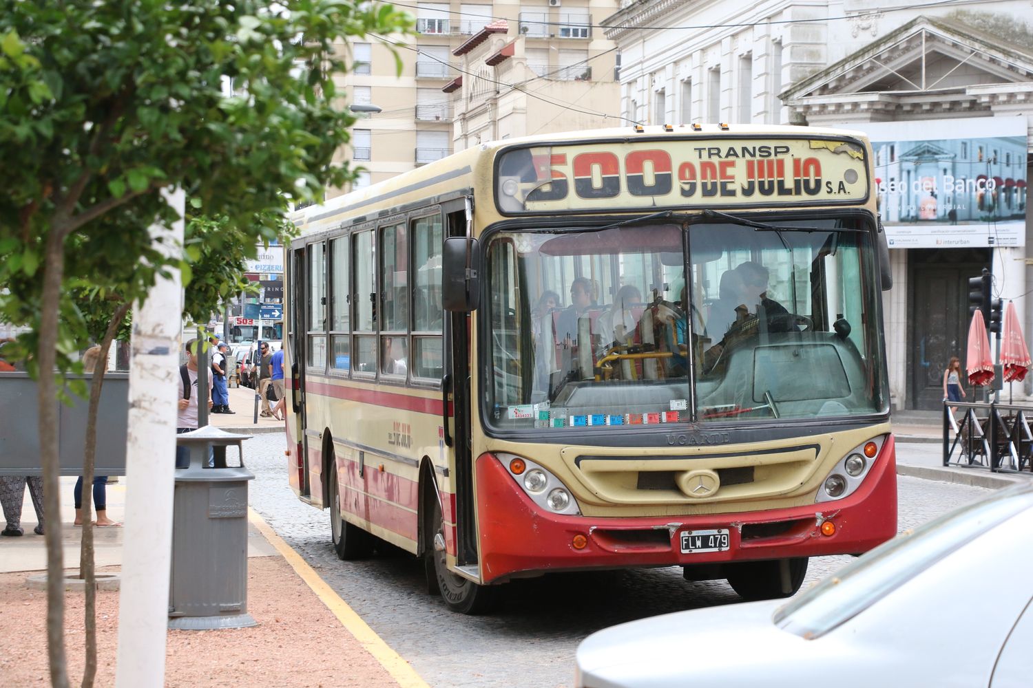 Para no aumentar el boleto, la Cámara de Transporte insiste con la reducción de frecuencias