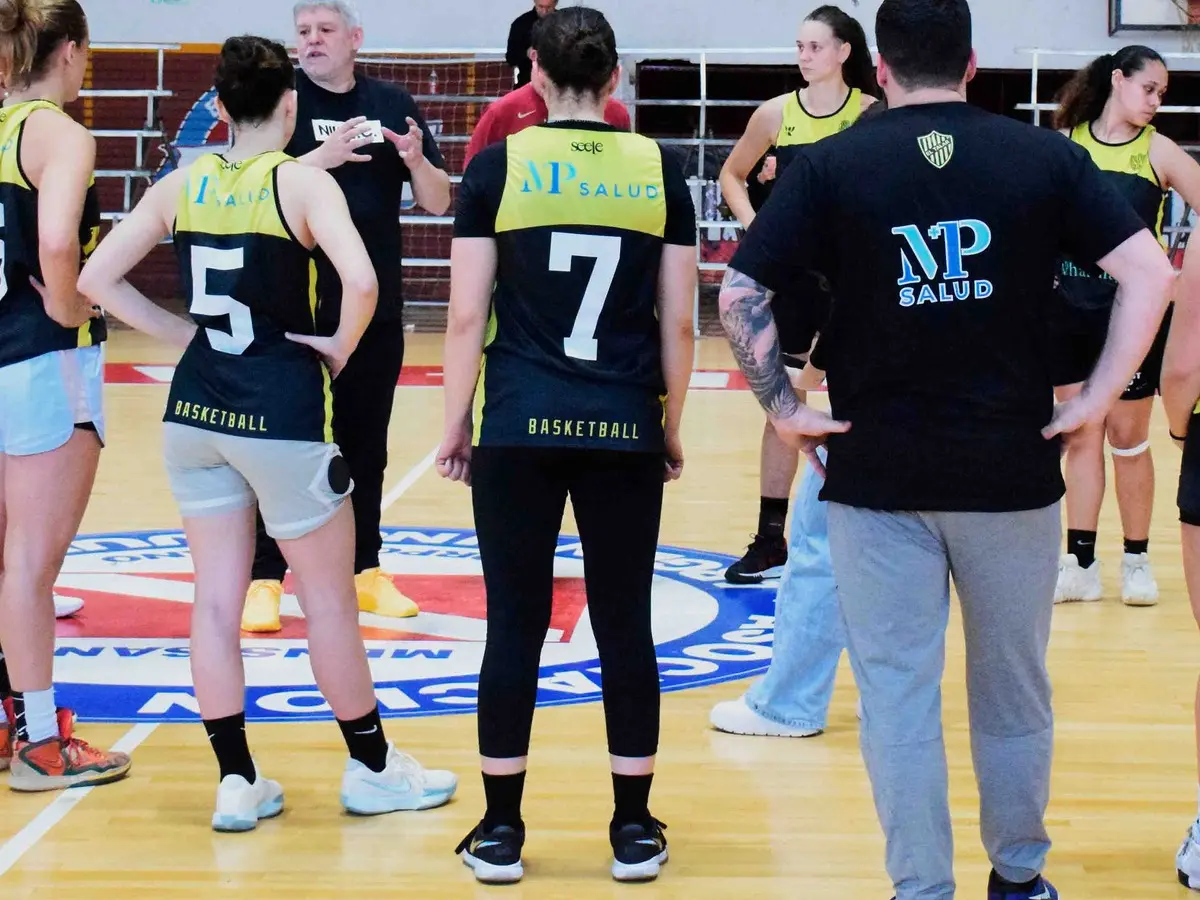 Multaron al equipo femenino El Talar.