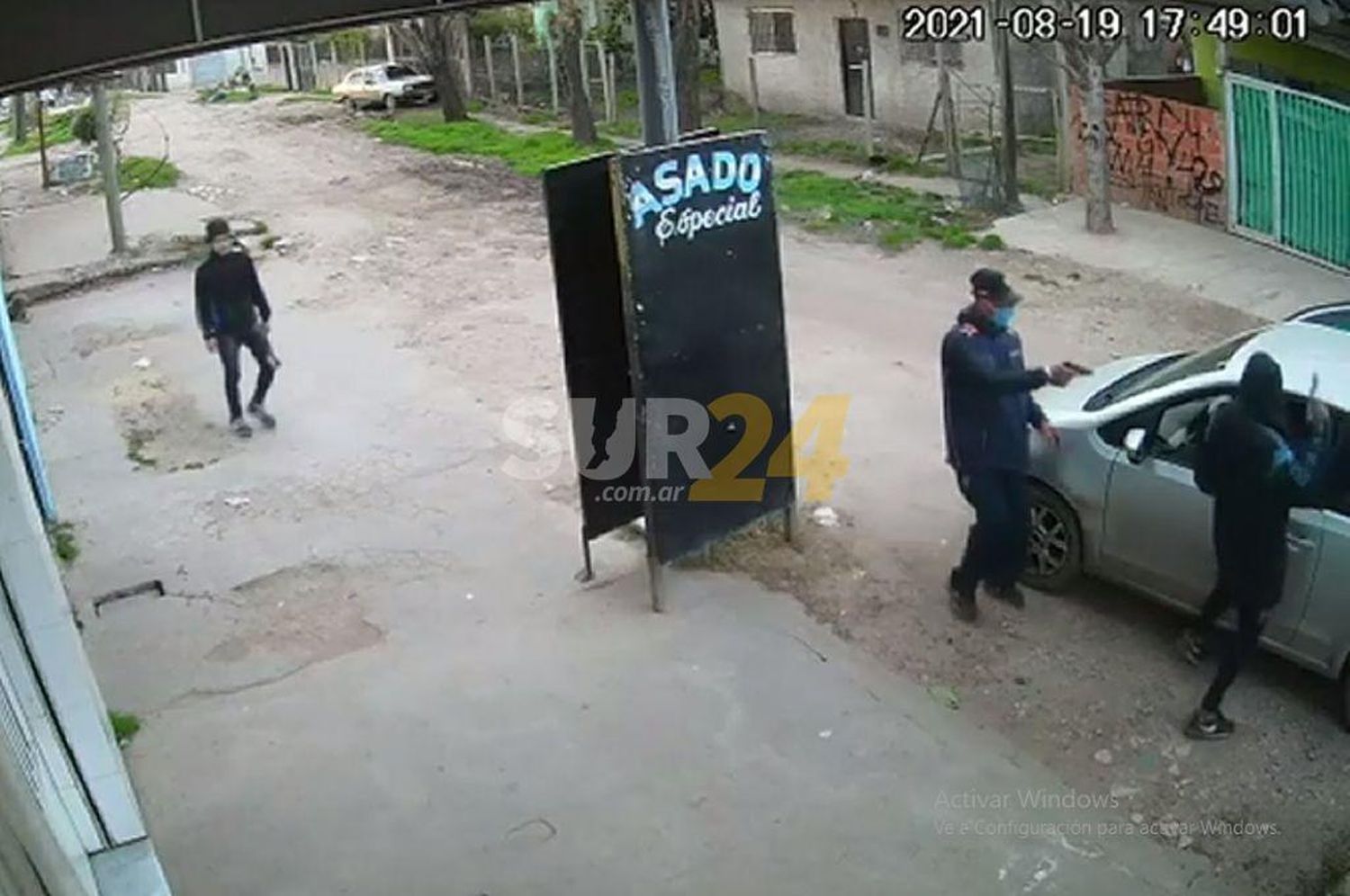 Violento robo: un adolescente se enfrentó a tiros con policías