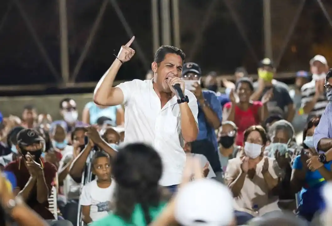 Ante una ciudadanía confundida y apática: Olivares compite por la gobernación de Vargas