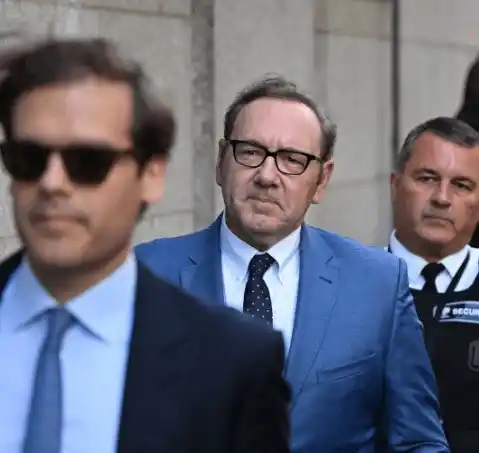 Kevin Spacey a su llegada al tribunal londinense. Foto AFP