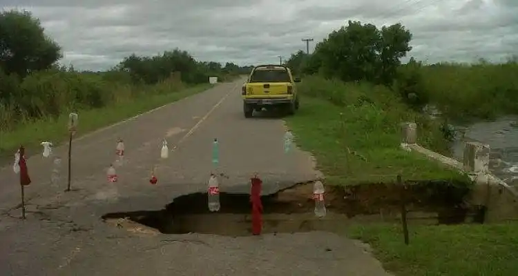 Temporal: Vialidad Provincial trabaja en el acceso a Obligado