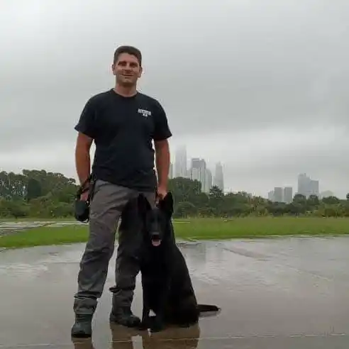 Sentidas palabras de Gastón Velázquez por la partida de su perra Olivia, integrante del cuerpo de Bomberos Canina K9