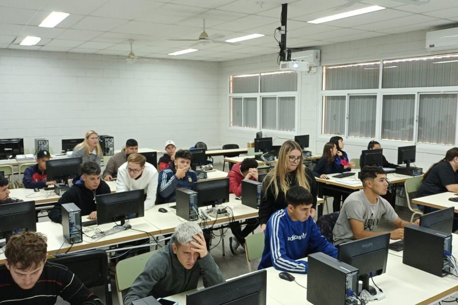 Se desarrolló una nueva jornada del taller de armado de currículum y entrevista laboral en el Centro Municipal de Capacitación en Oficios