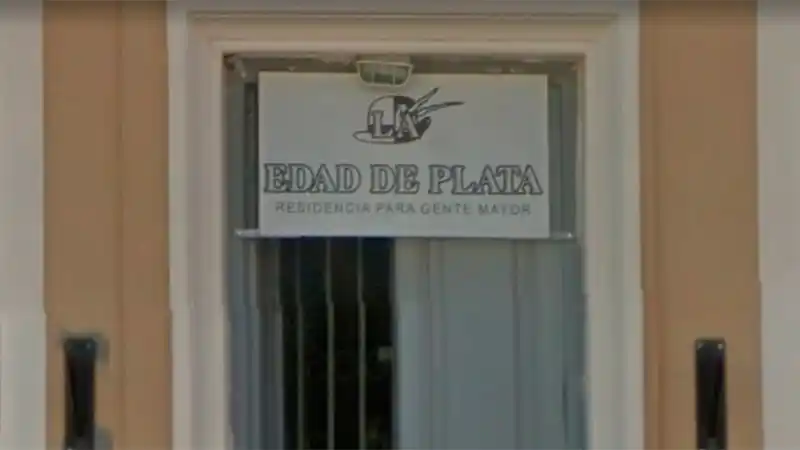 Allanaron un geriátrico por supuestos malos tratos y se encontraron con una mujer muerta