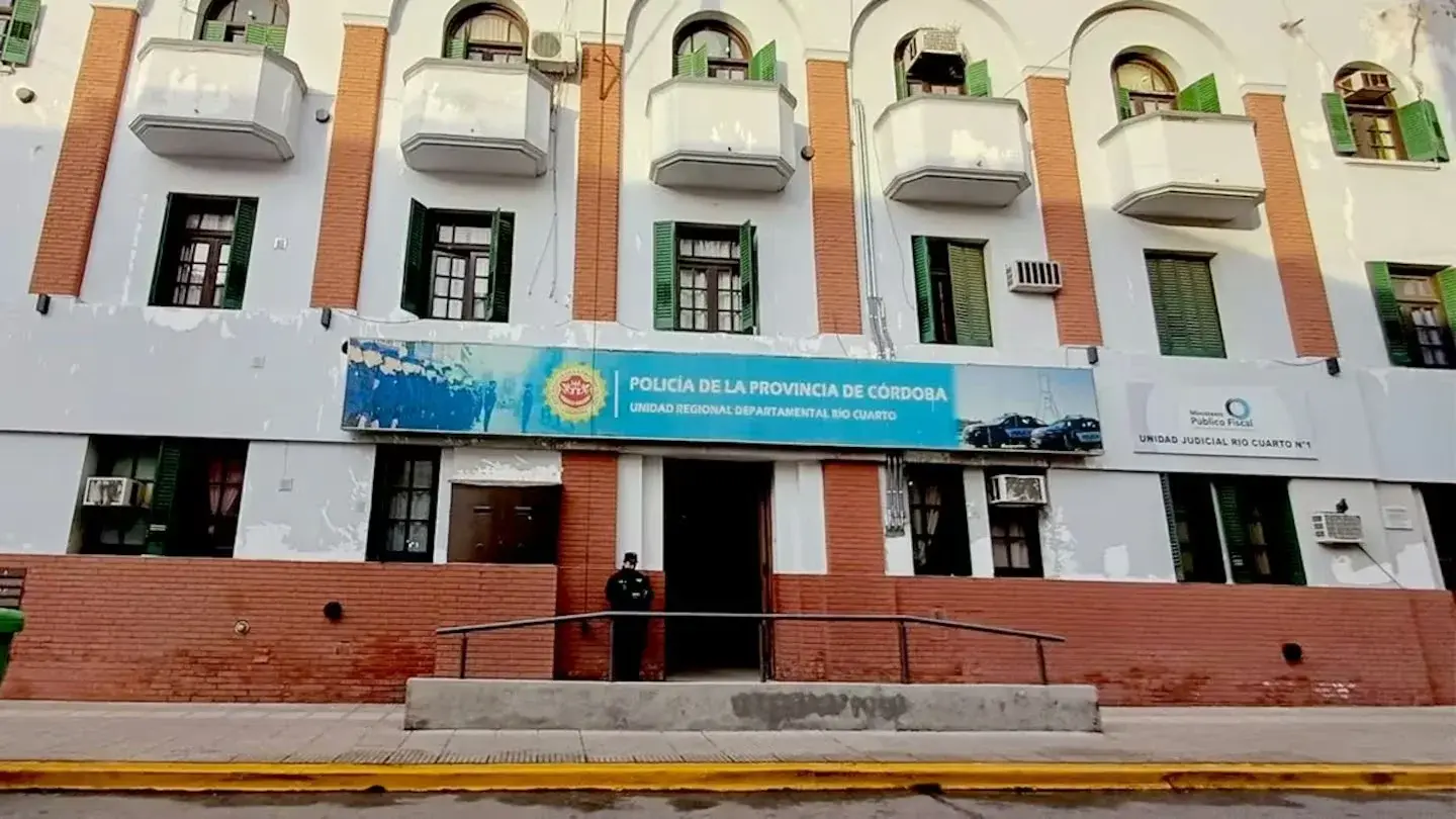 Liberaron al preso equivocado por una confusión de identidad: tres policías quedaron bajo investigación.