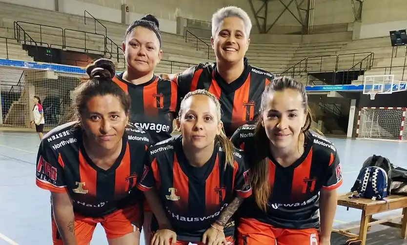 Futsal Miss 30: Poli Agustoni estrenó su condición de líder con una goleada