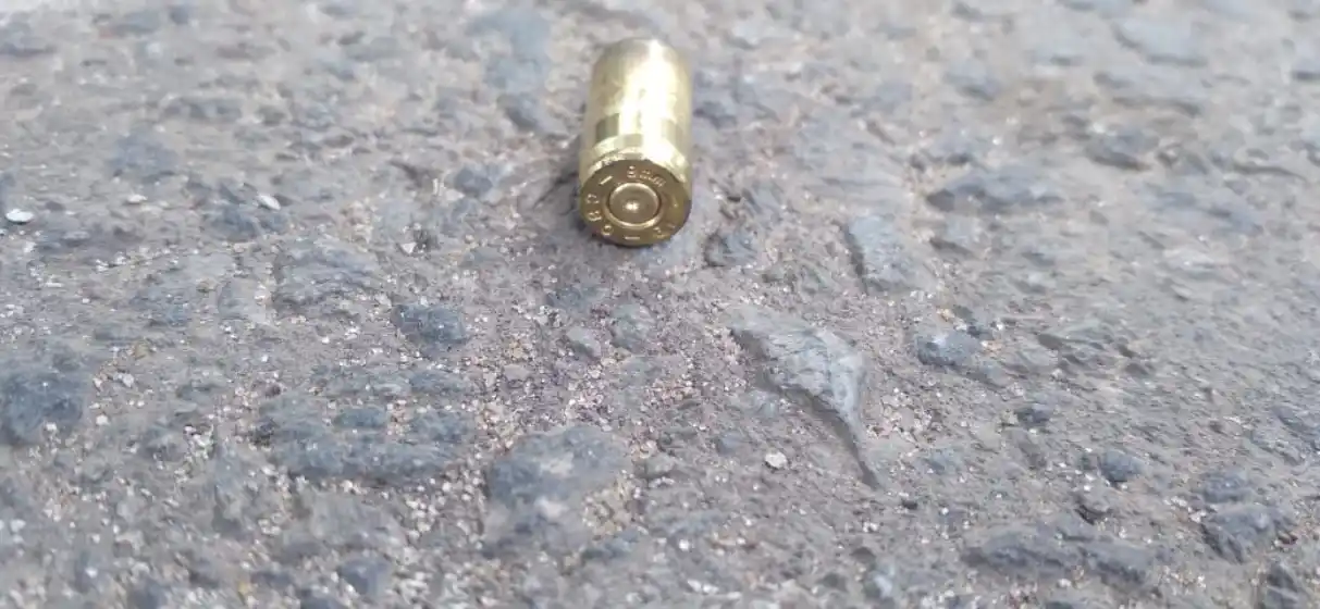 Balearon una vivienda en Felipe Moré al 2600 y dejaron una nota intimidante