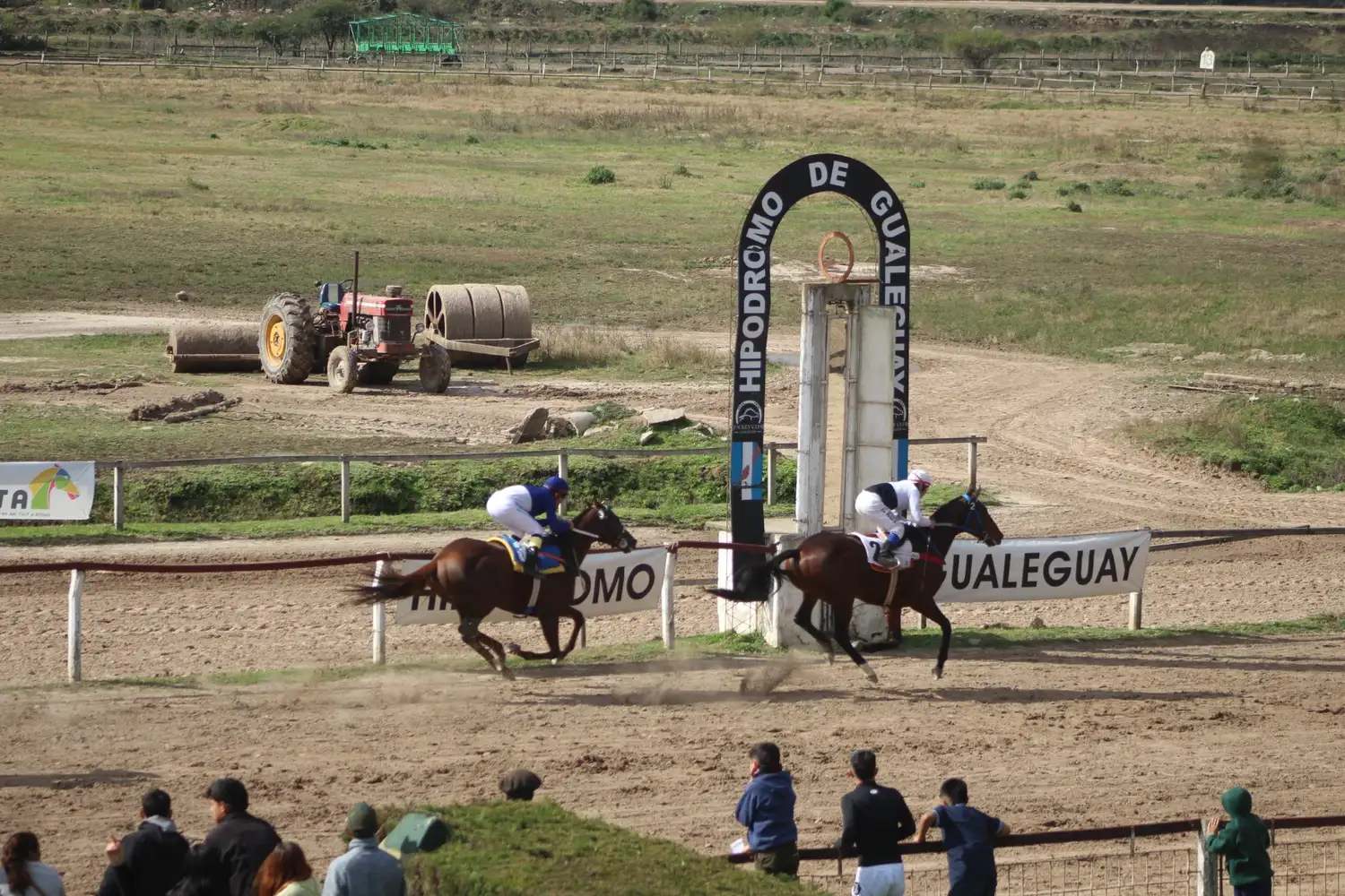Hipódromo Gualeguay: trece competencias animaron la reunión turfística del domingo