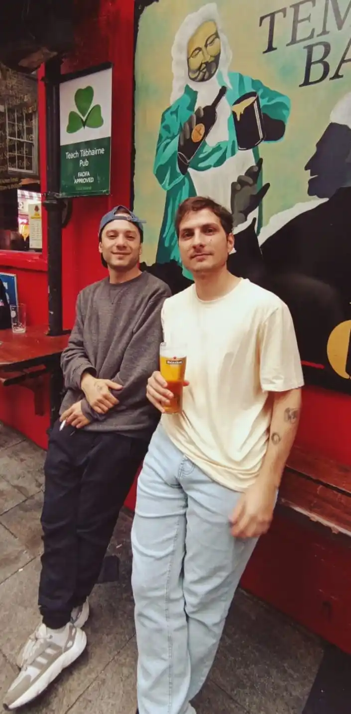 En un pub con un amigo-